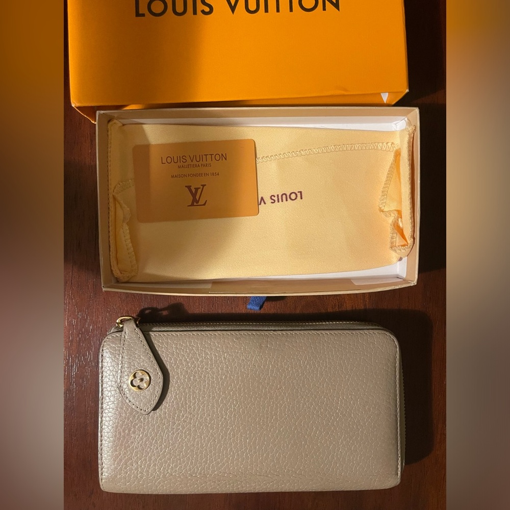 Louis Vuitton Zippy Epi Leather Wallet